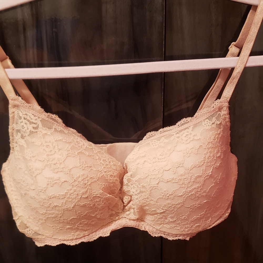 Victoria'S Secret lace bra cream color size 34D